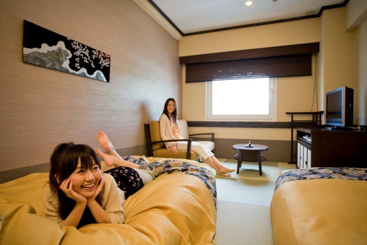 Twin Room Shower,1377136634:JPEG